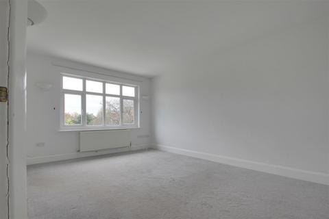 2 bedroom flat to rent, Loxwood Avenue, Worthing BN14