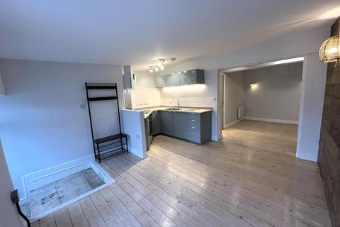 1 bedroom flat to rent, 51 High Street, Falmouth