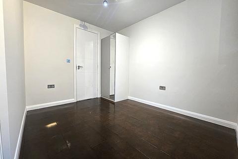 Studio to rent, Brookside Road, NW11