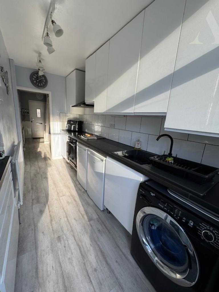 32 Ermington Road kitchen 2
