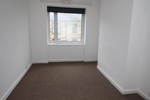 2 bedroom flat to rent, South Street, Greenock