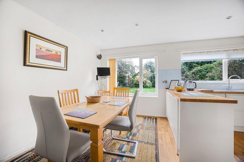 Kitchen/ Dining Room