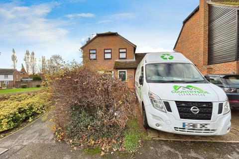 3 bedroom detached house to rent, Maltings Close Hadlow TN11