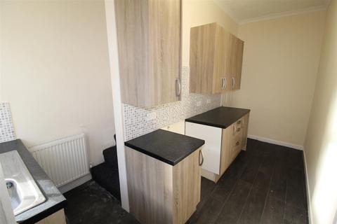 2 bedroom terraced house to rent, Ashville Street, Lee Mount, Halifax