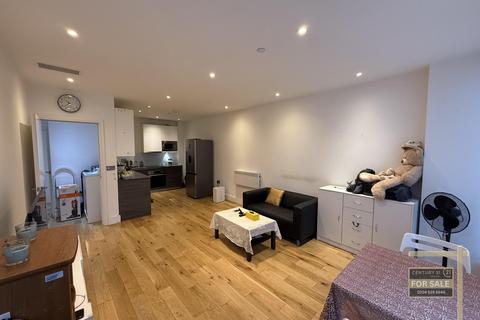 1 bedroom flat for sale, Staines Road, Hounslow TW3