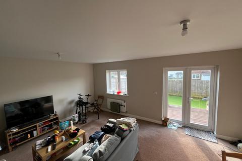 4 bedroom semi-detached house to rent, St. Josephs Way, Chippenham SN15