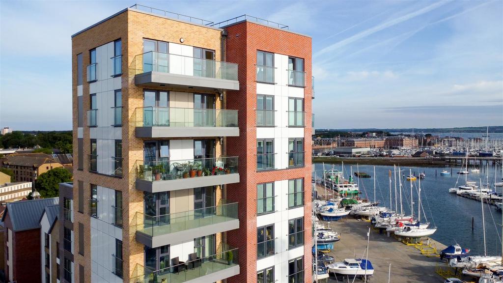 Bay and building 02.jpg