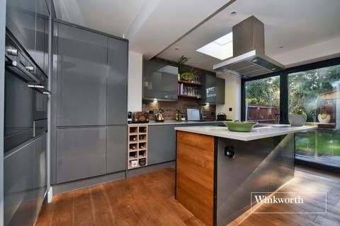 37 Inveresk Gardens, Worcester Park, KT4 7BB