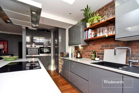 37 Inveresk Gardens, Worcester Park, KT4 7BB
