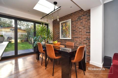 37 Inveresk Gardens, Worcester Park, KT4 7BB