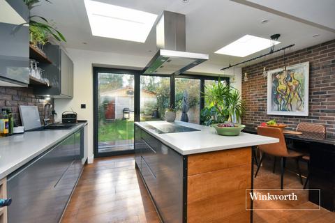 37 Inveresk Gardens, Worcester Park, KT4 7BB