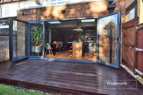 37 Inveresk Gardens, Worcester Park, KT4 7BB