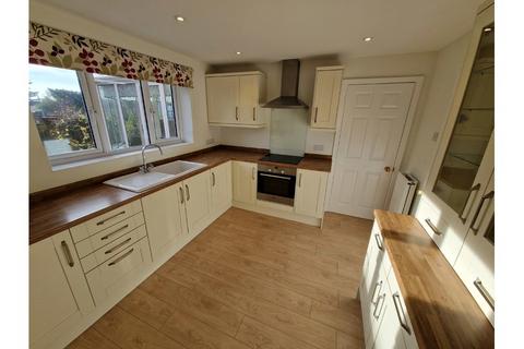 4 bedroom property to rent, Showell Park, Taunton TA2