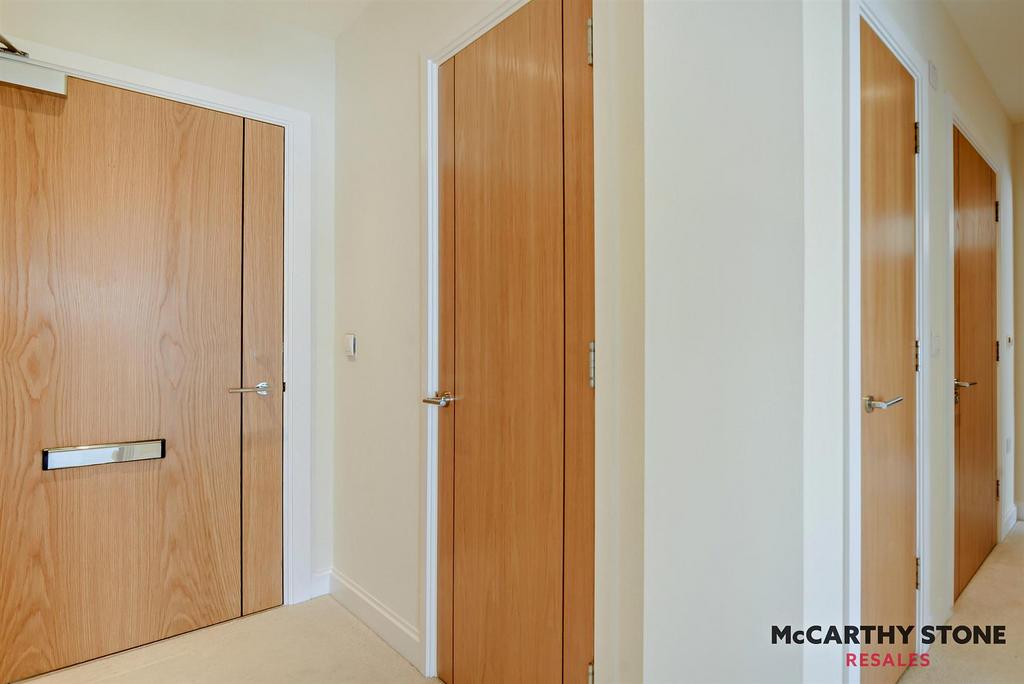 8604359-interior08-800.JPG