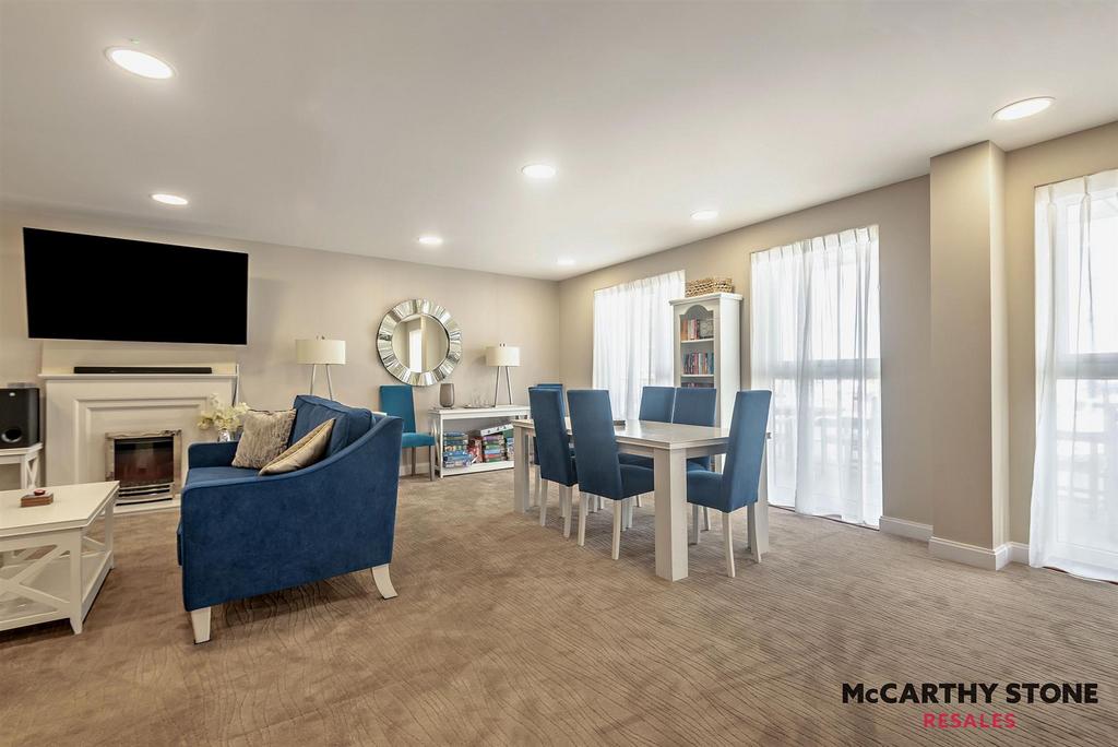 8604359-interior15-800.JPG
