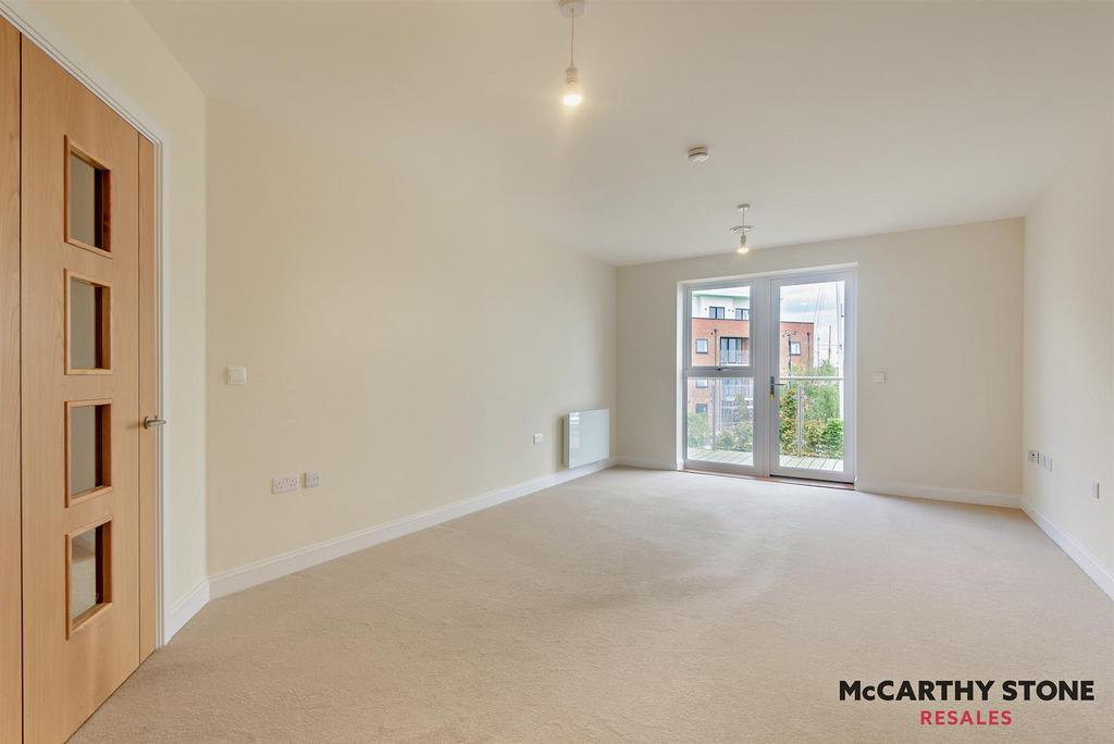 8604359-interior01-800.JPG