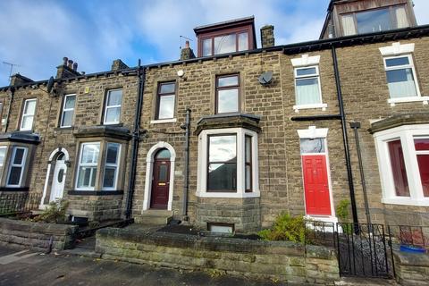 3 bedroom terraced house to rent, Trinity Place, Bingley, BD16