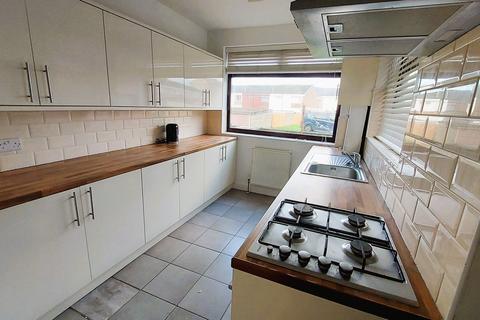 3 bedroom terraced house to rent, Trinity Place, Bingley, BD16