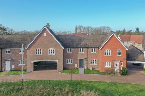 4 bedroom terraced house for sale, St. Marys Road, Kentford