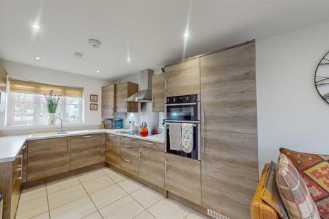 4 bedroom terraced house for sale, St. Marys Road, Kentford