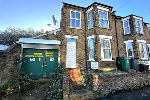 4 bedroom end of terrace house for sale, Duke Street, Watford WD17