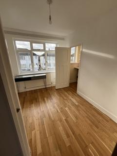 2 bedroom maisonette to rent, Bowood Road, Enfield EN3