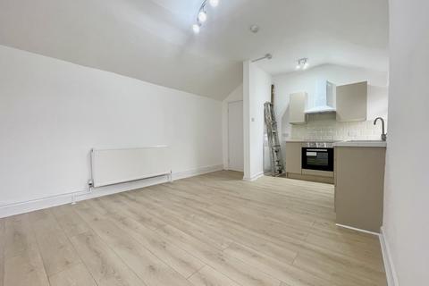 Studio to rent, Southport PR9