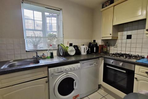 2 bedroom apartment to rent, Symphony Close, Edgware, HA8