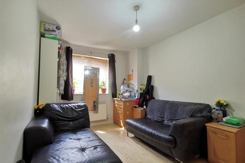 2 bedroom apartment to rent, Symphony Close, Edgware, HA8