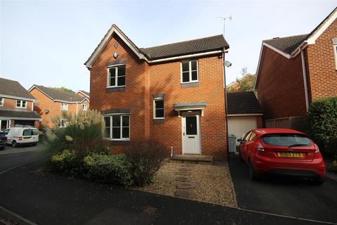 4 bedroom detached house to rent, Bishops Walk, West Midlands B64