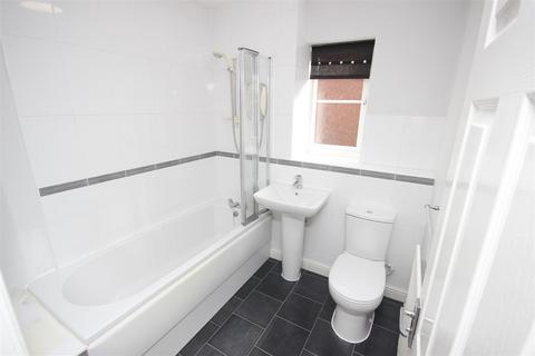 4 bedroom detached house to rent, Bishops Walk, West Midlands B64