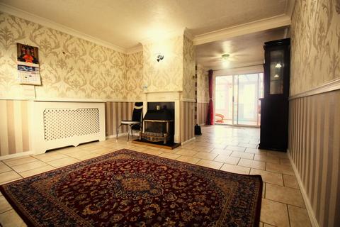 3 bedroom house to rent, Chells Way, Stevenage