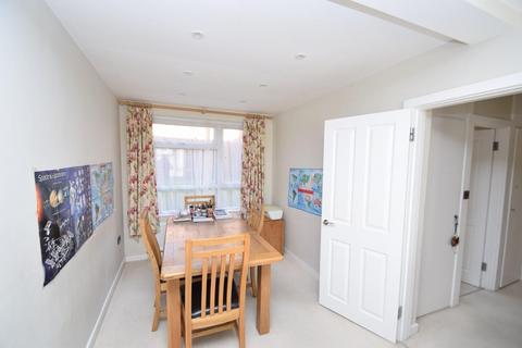 9 Collington Close, Eastbourne, BN20 7EX