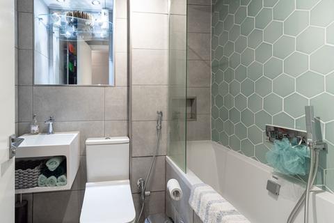 2 bedroom apartment for sale, Leamington House, 23 Stonegrove, HA8