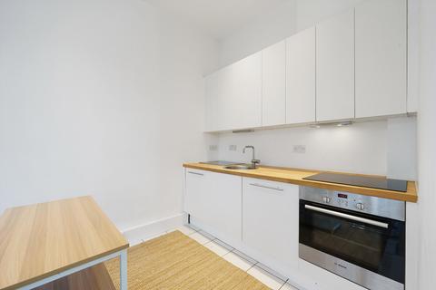 2 bedroom terraced house to rent, Courtfield Mews, London, SW5