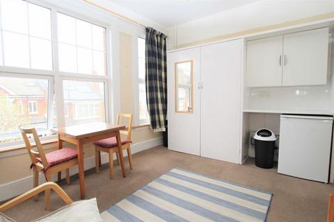 Studio to rent, Woodland Rise, London N10