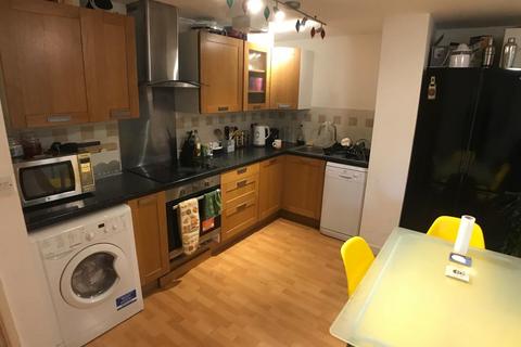 3 bedroom flat to rent, Alan Road, Manchester M20