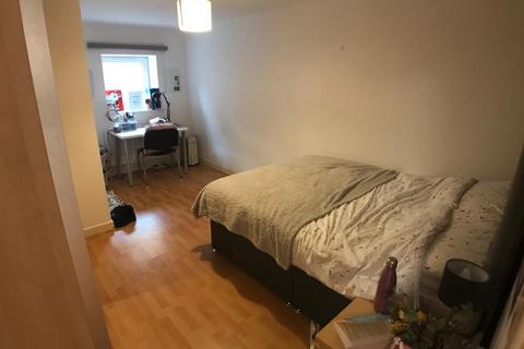 3 bedroom flat to rent, Alan Road, Manchester M20