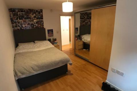 3 bedroom flat to rent, Alan Road, Manchester M20