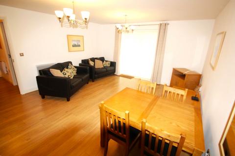 2 bedroom flat to rent, Three Bridges RH10