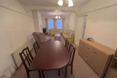 2 bedroom semi-detached house to rent, Park Lane,  Hayes, UB4