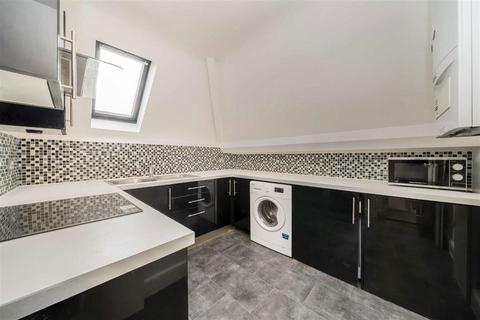 3 bedroom flat to rent, Dartmouth Road, London NW2