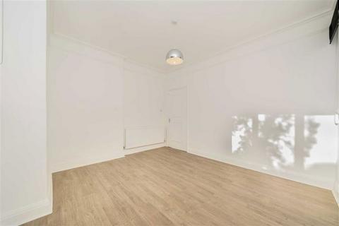 3 bedroom flat to rent, Dartmouth Road, London NW2