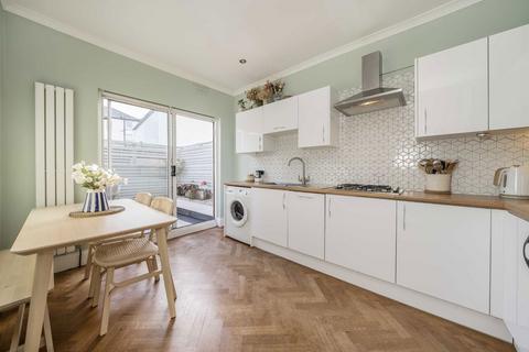 2 bedroom flat for sale, Hindmans Road, London SE22