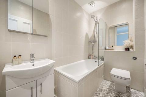 2 bedroom flat for sale, Hindmans Road, London SE22