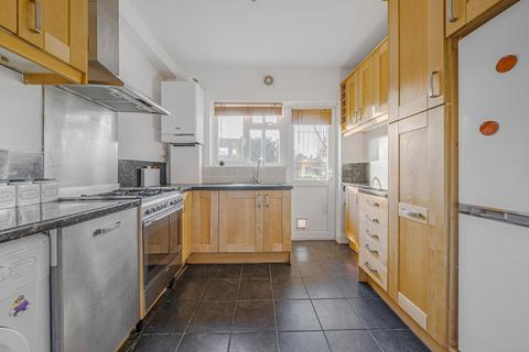 2 bedroom flat for sale, Lancaster Close, Kingston Upon Thames KT2