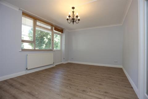 2 bedroom flat to rent, Hereford Court, The Drive, Hove