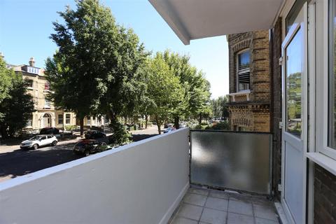 2 bedroom flat to rent, Hereford Court, The Drive, Hove