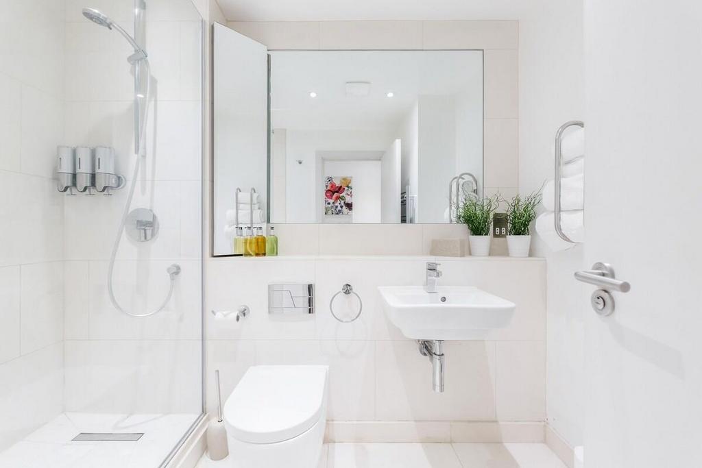 Bathroom (1).jpg