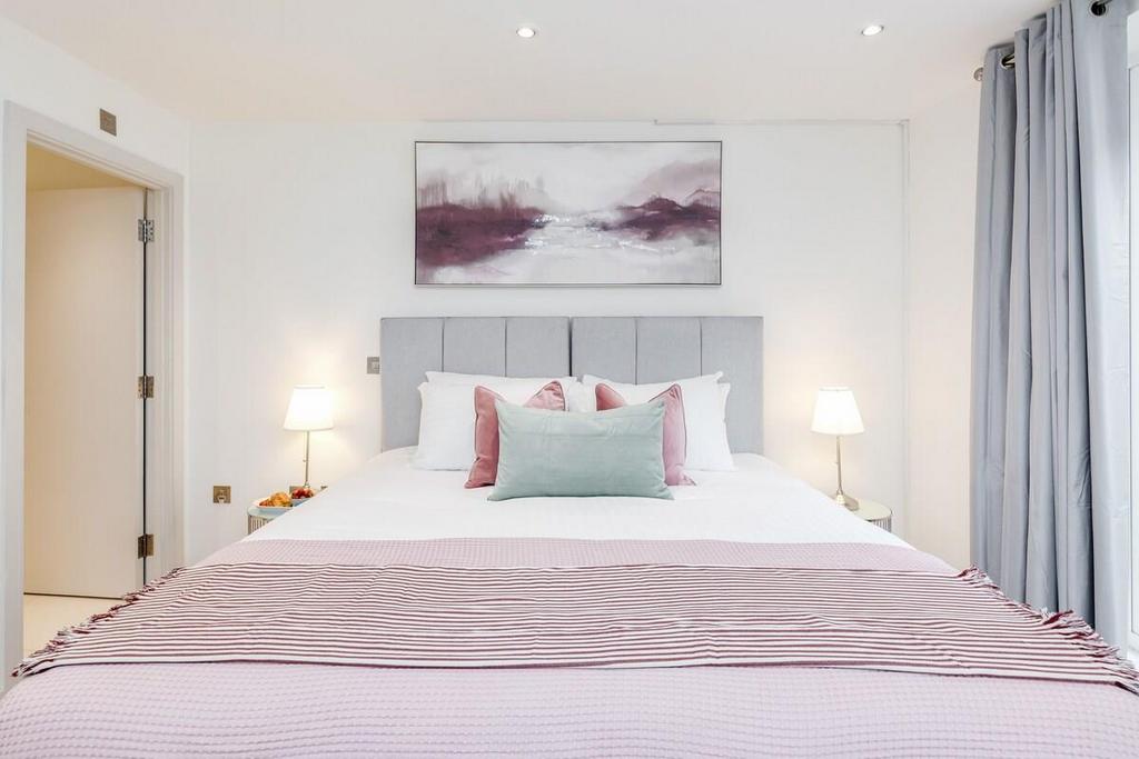 Master Bedroom (1).jpg